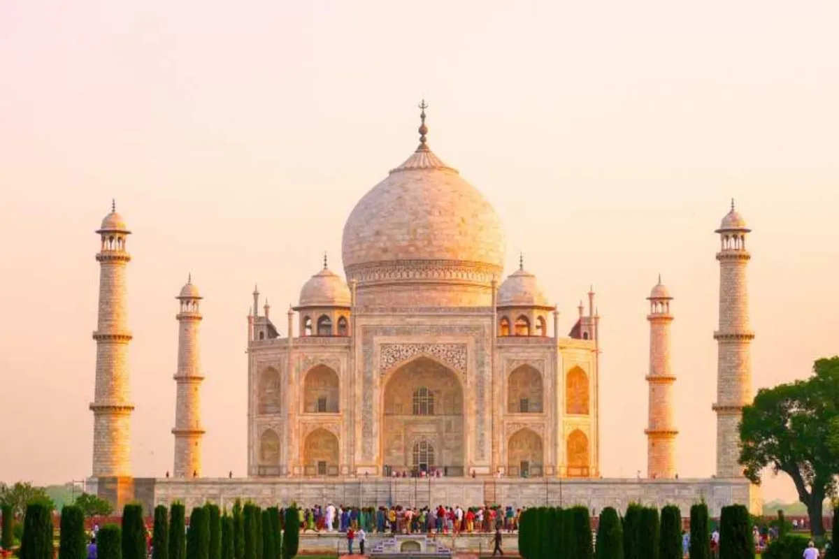 Read more about the article Taj Mahal Travel Guide: How to enjoy a once in lifetime experience